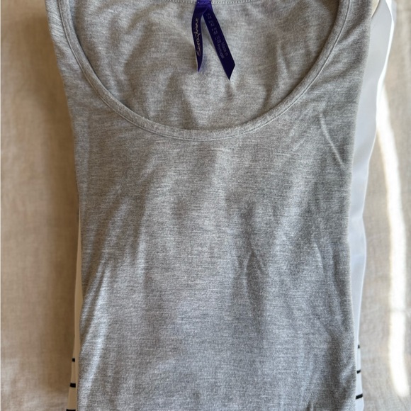 Six maternity tee shirts - Picture 7 of 7